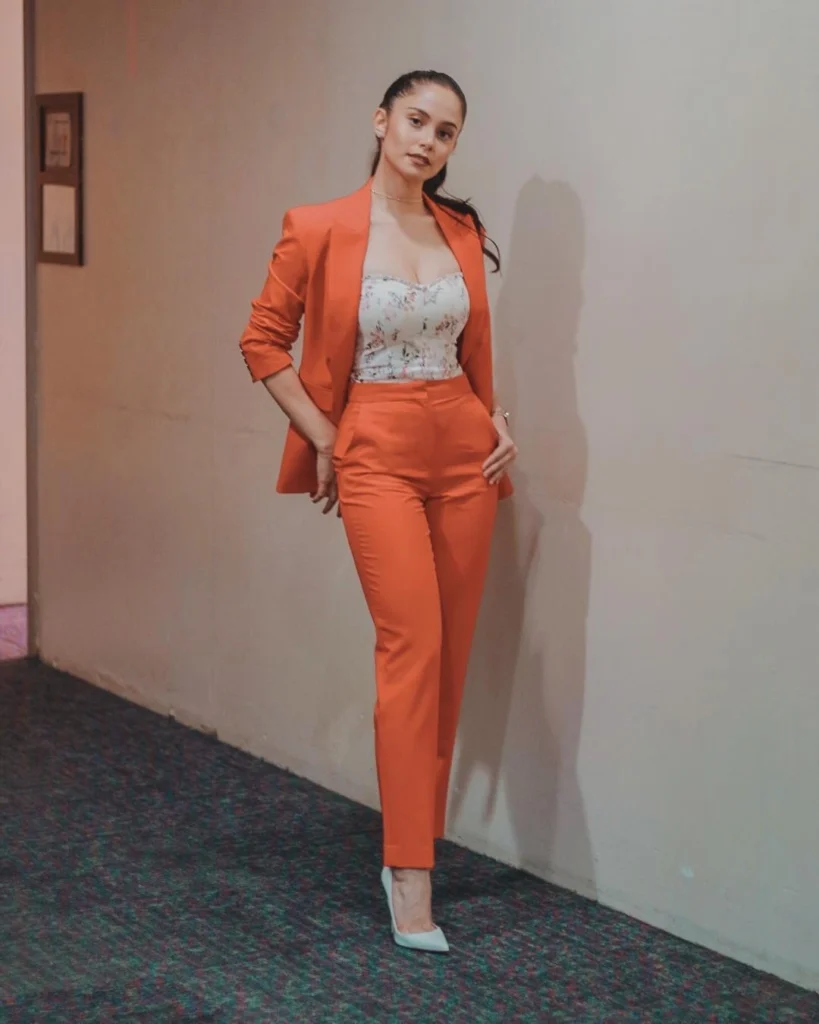 Aubrey Miles in hot51