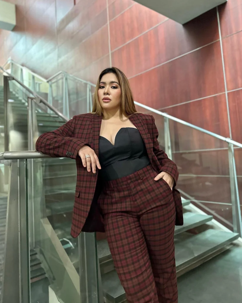 Angeline Quinto in hot51