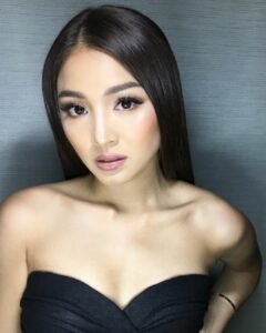 Read more about the article Beautiful Stunning Nadine Lustre Shines Bright on Hot51 App