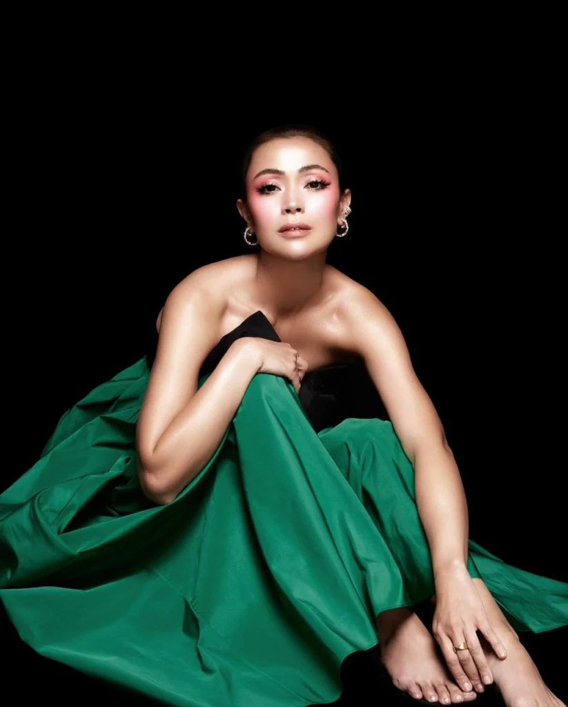 Jodi Sta Maria in hot51