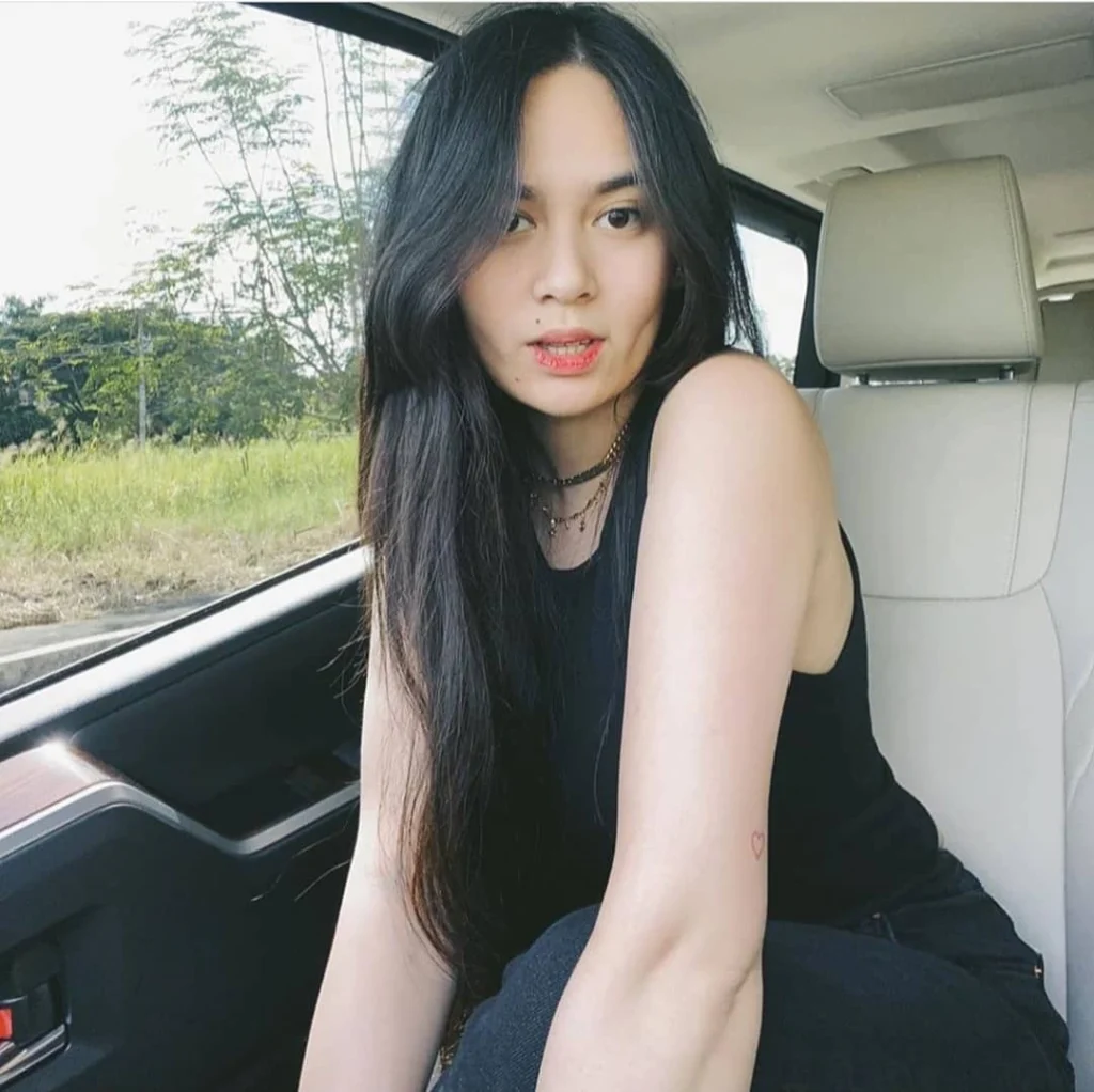 Yen Santos in hot51 