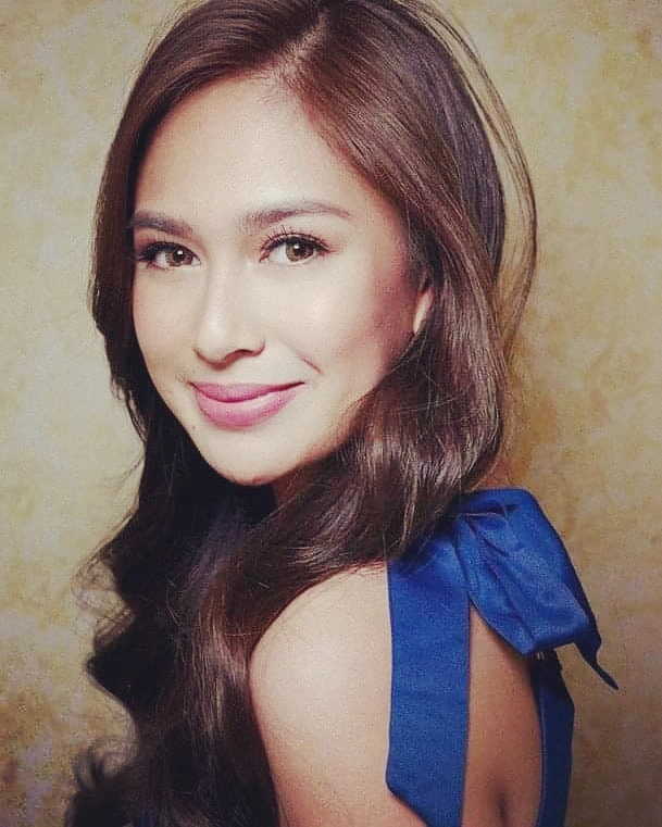 Yen Santos in hot51 